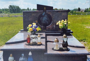 p�yty nagrobkowe poczesna